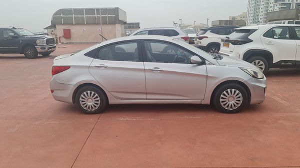 Hyundai i25 с пробегом, 2013
