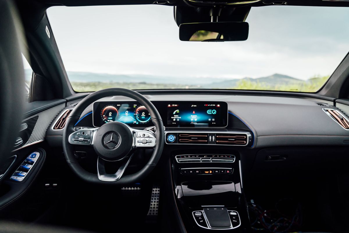 Mercedes EQC 2018. Tableau de bord. VUS 5-portes, 1 génération