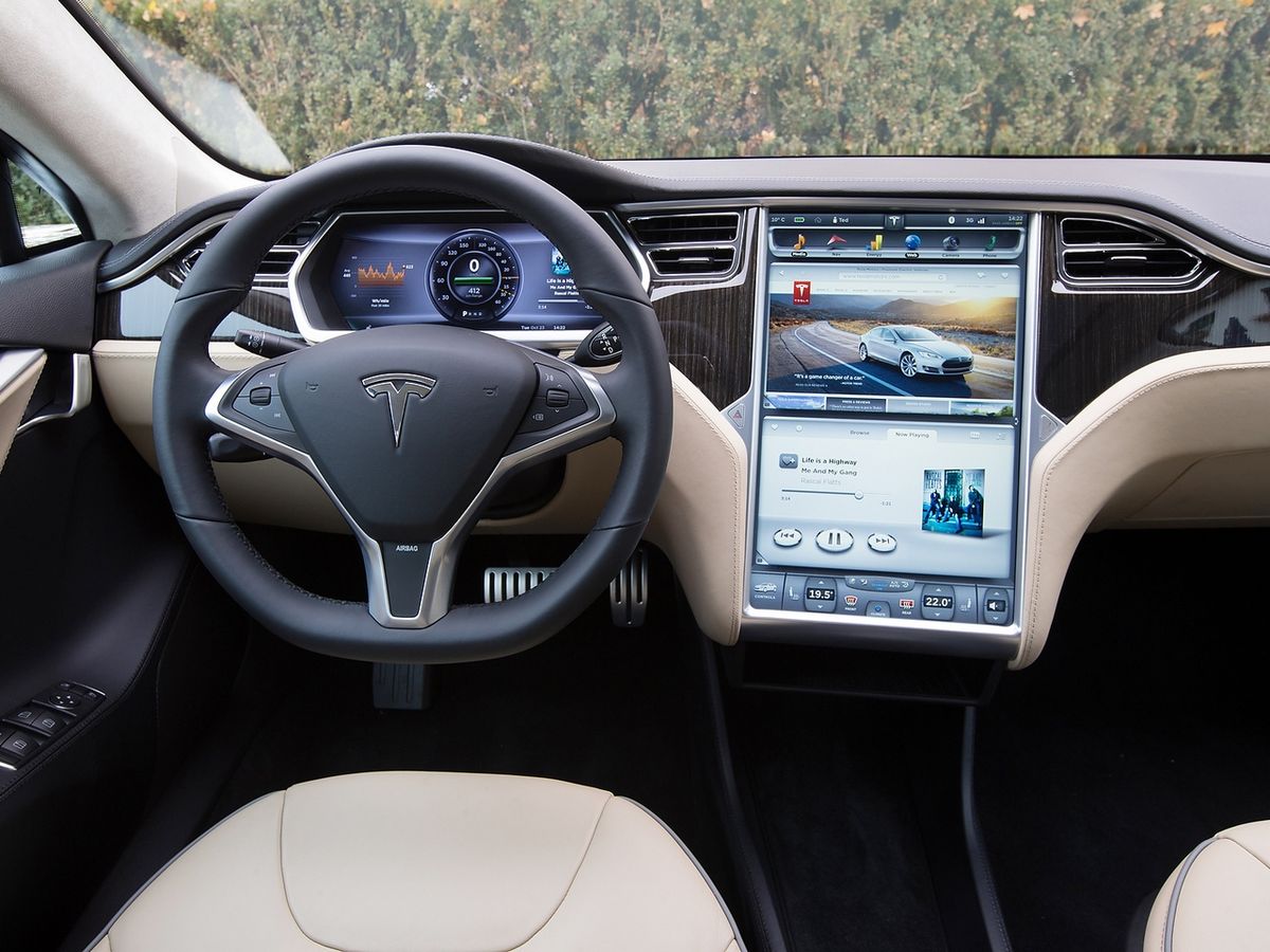 Tesla Model S 2012. Tableau de bord. Liftback, 1 génération