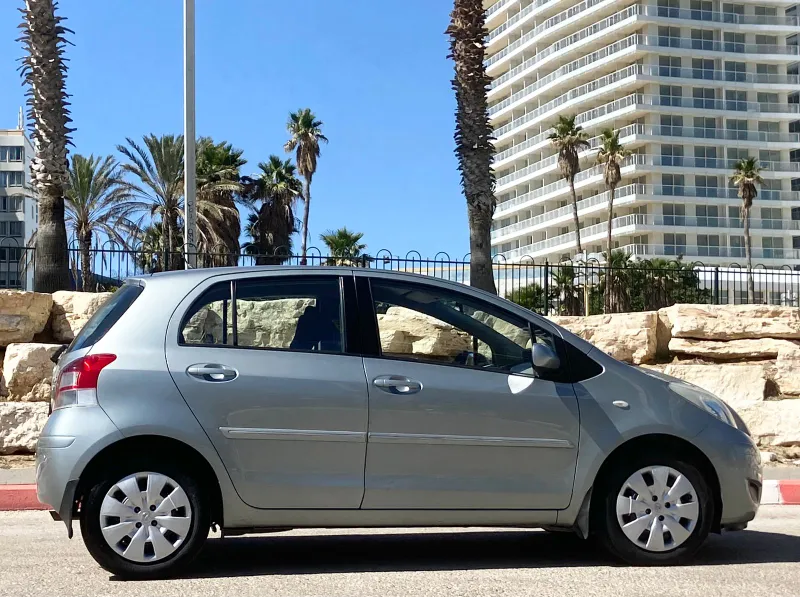 Toyota Yaris 2nd hand, 2011