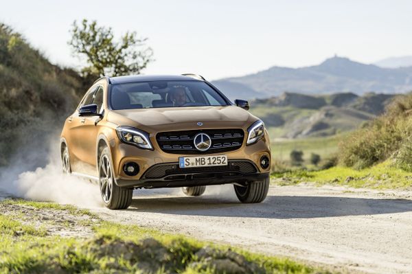 Mercedes GLA 2017. Carrosserie, extérieur. VUS 5-portes, 1 génération, restyling