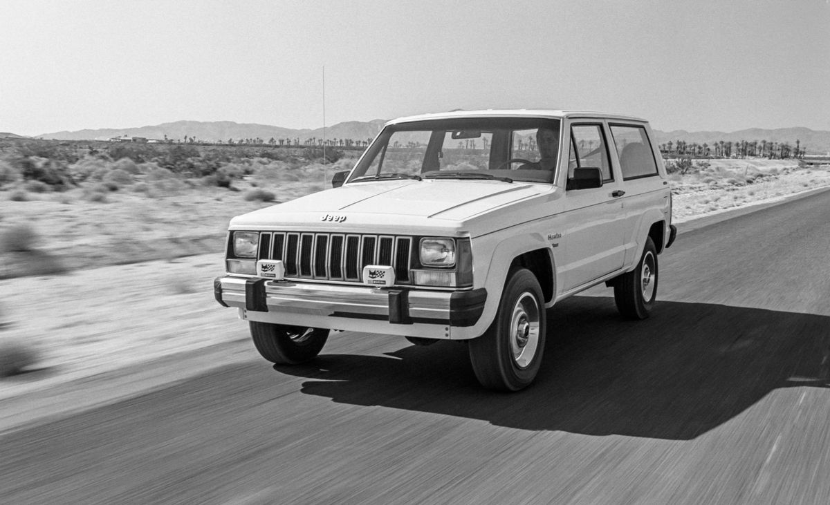 ג'יפ צ'ירוקי ‏1983. מרכב, צורה. רכב שטח 3 דלתות, 2 דור