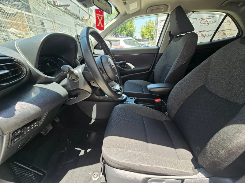 Toyota Yaris Cross с пробегом, 2024, частная рука