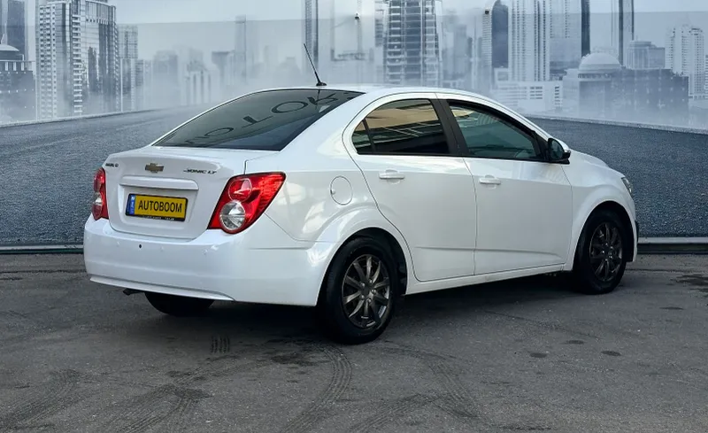 Chevrolet Sonic 2nd hand, 2015, private