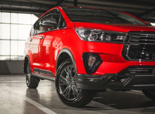 Минивэн Тойота Иннова. Рама внутри, Kijang снаружи
