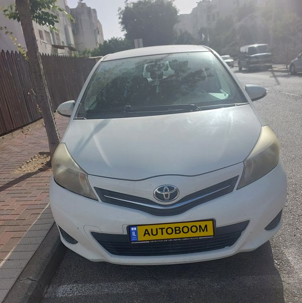 Toyota Yaris с пробегом, 2012, частная рука