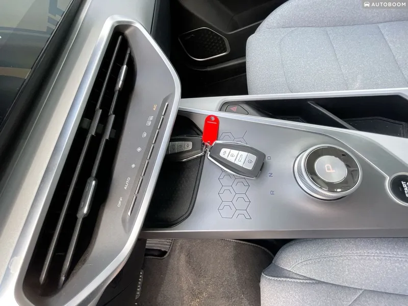 Geely Geometry C 2nd hand, 2023, private