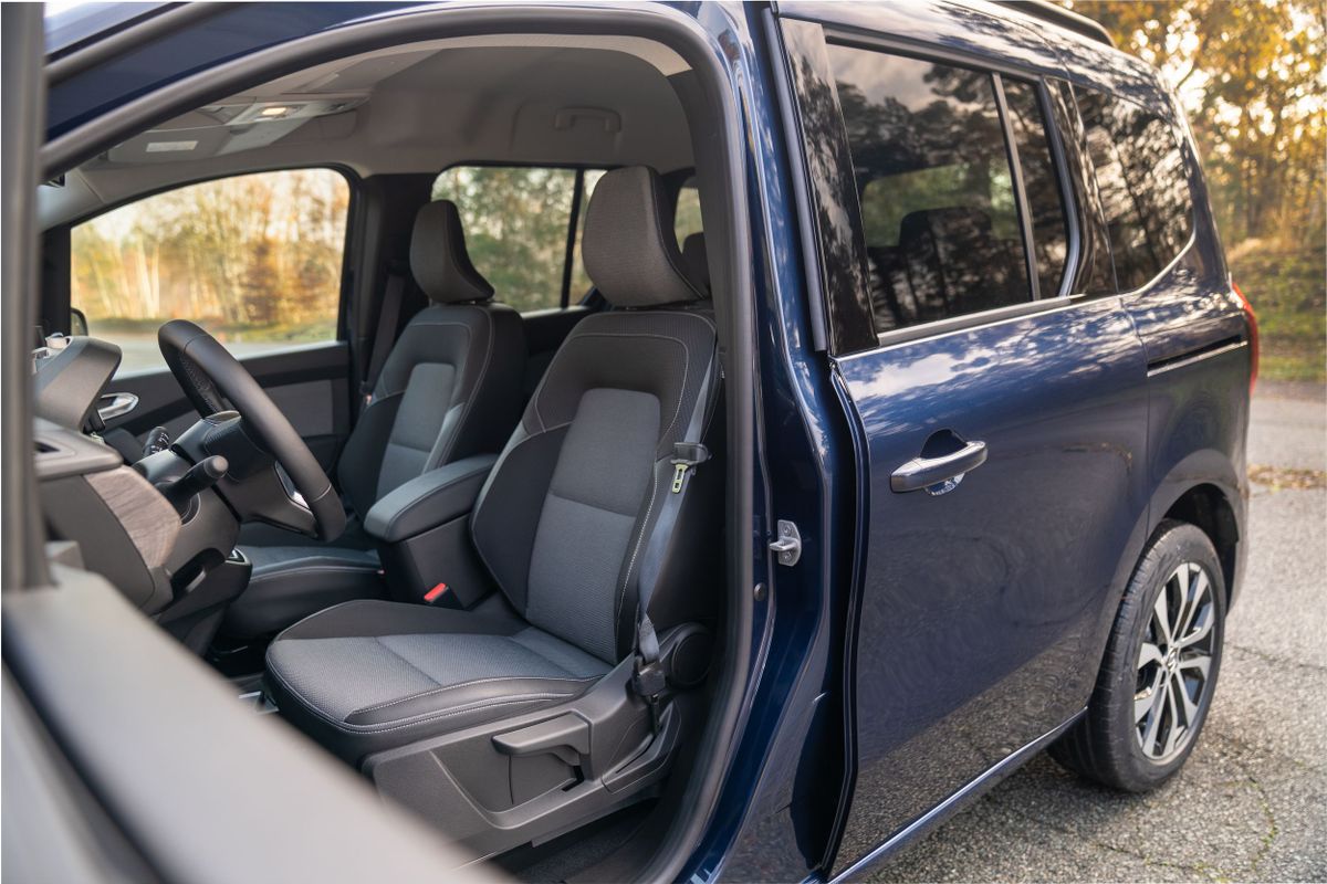 Renault Kangoo 2021. Передние сидения. Компактвэн, 3 поколение