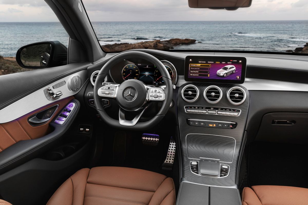 Mercedes GLC 2019. Tableau de bord. VUS 5-portes, 1 génération, restyling