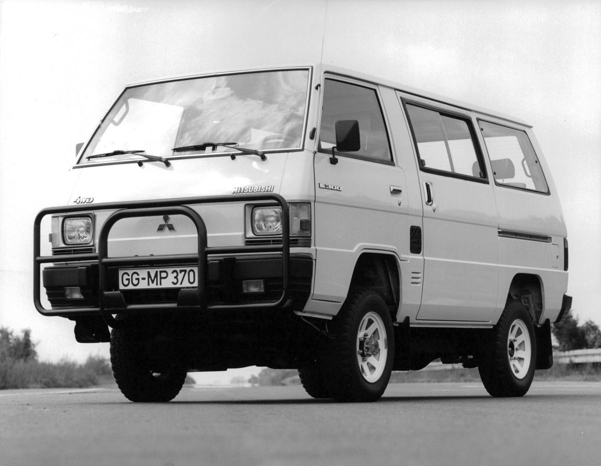 מיצובישי  L300 1979. מרכב, צורה. מיניוואן, 1 דור