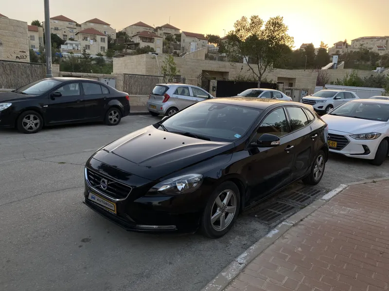 Volvo V40 2nd hand, 2015, private hand