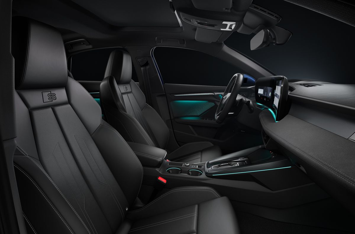 Audi A3. Передние сидения.