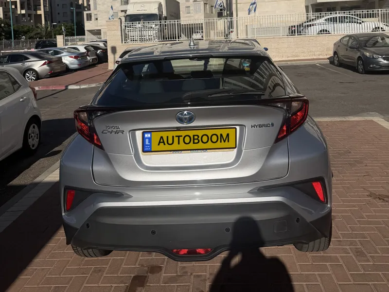 Toyota C-HR 2nd hand, 2023