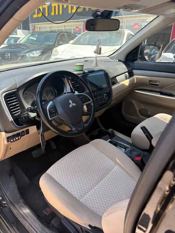 Mitsubishi Outlander 2nd hand, 2014
