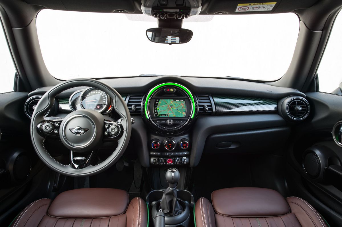 MINI Hatch 2018. Front seats. Mini 3-doors, 3 generation, restyling