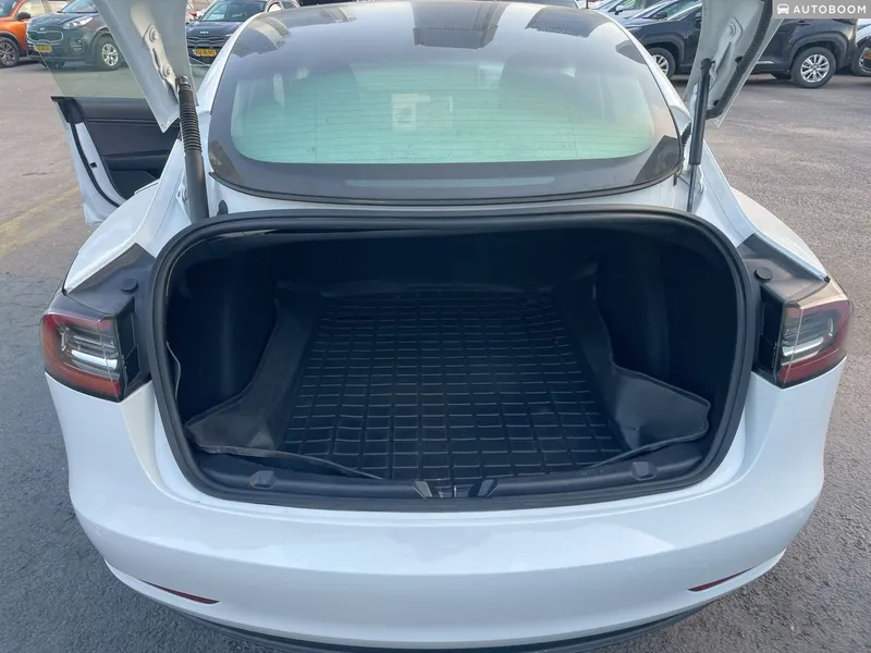 Tesla Model 3 2nd hand, 2021, private