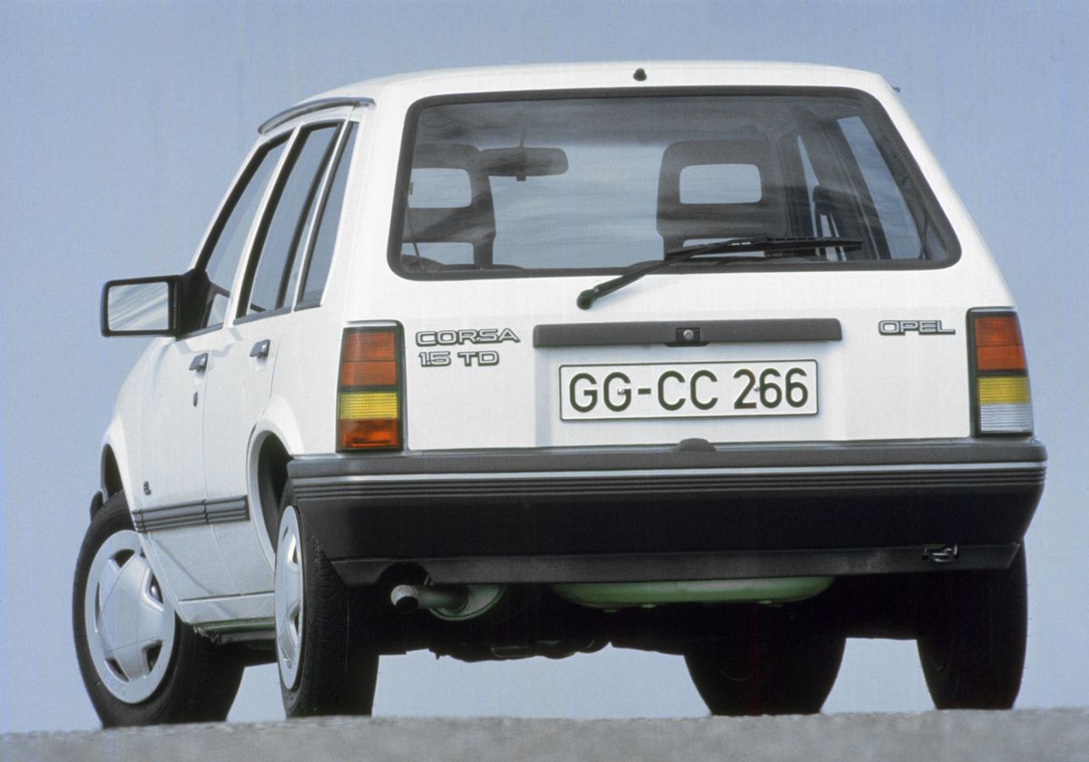 אופל קורסה ‏1982. מרכב, צורה. מיני 5 דלתות, 1 דור