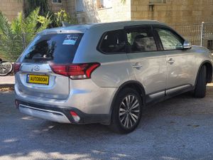 Mitsubishi Outlander, 2021, photo