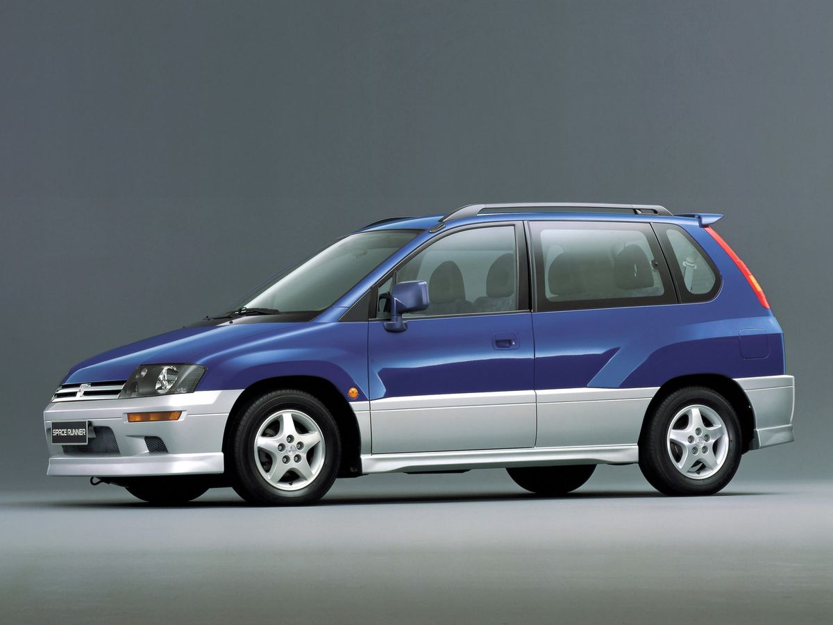 מיצובישי  ספייס ראנר 1999. מרכב, צורה. קומפקט וואן, 2 דור