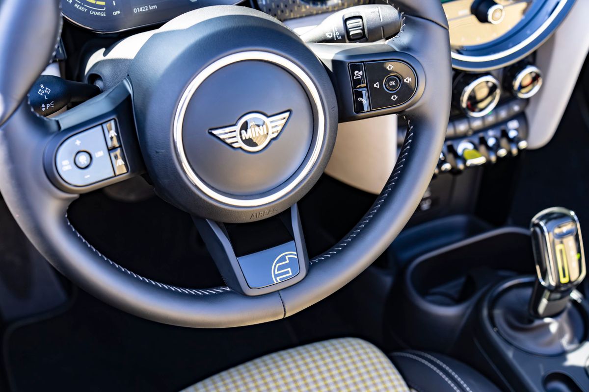 MINI Cooper 2023. Руль. Кабриолет, 4 поколение