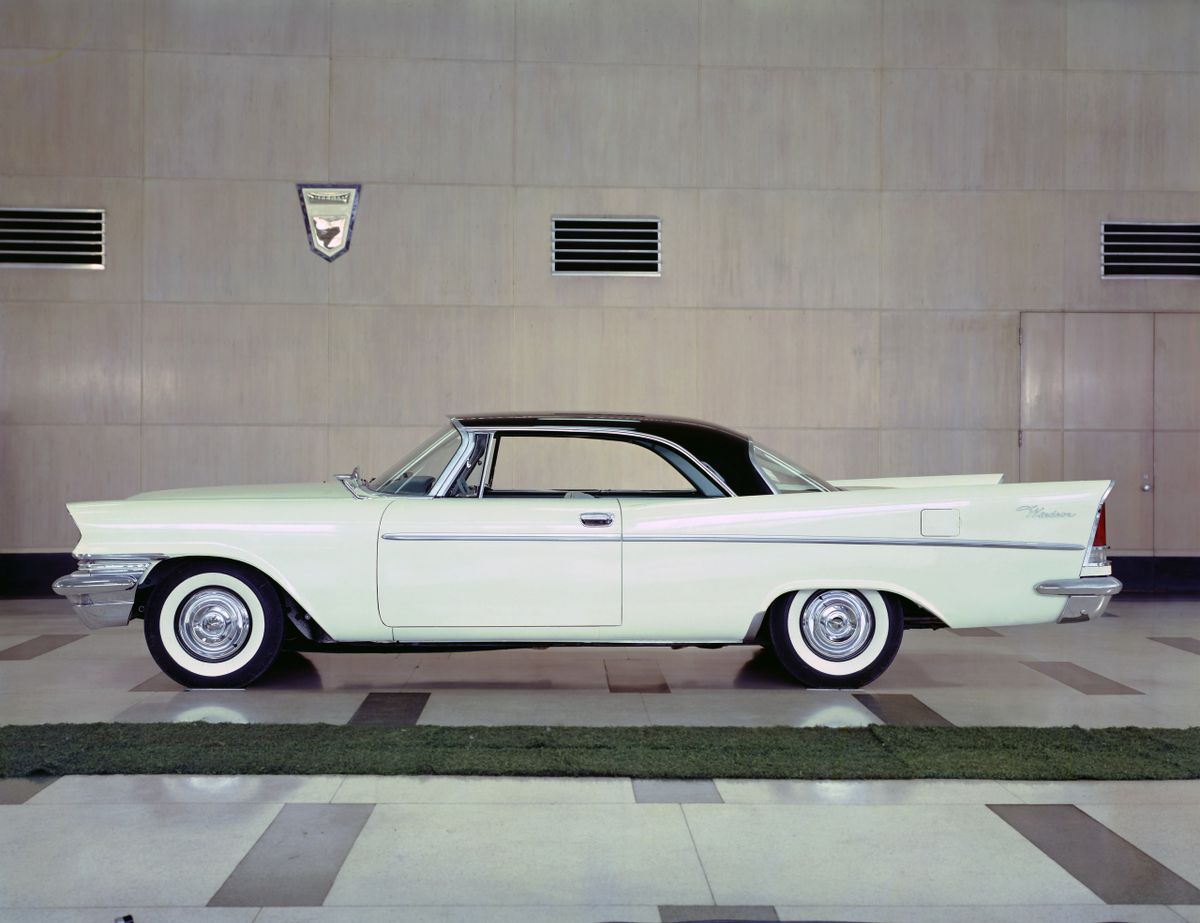 Chrysler Windsor 1957. Carrosserie, extérieur. Coupé sans montants, 6 génération