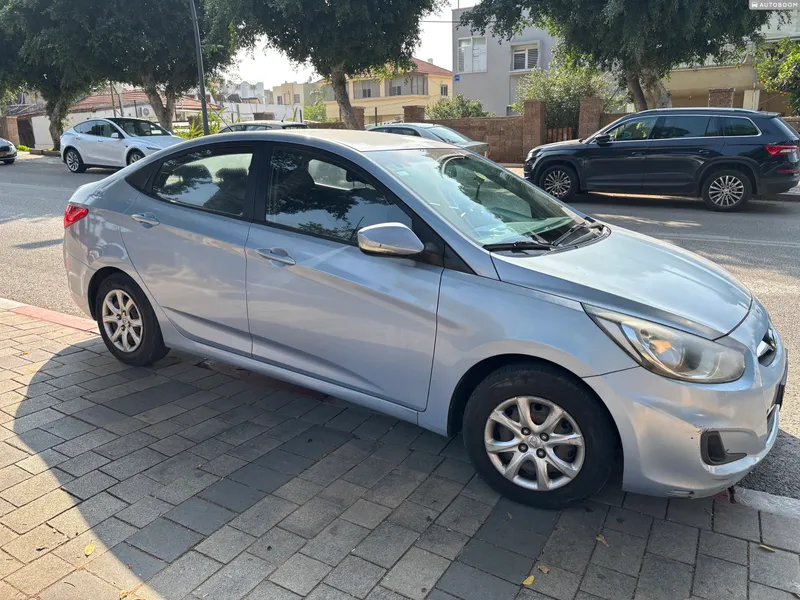 Hyundai i25 2nd hand, 2013