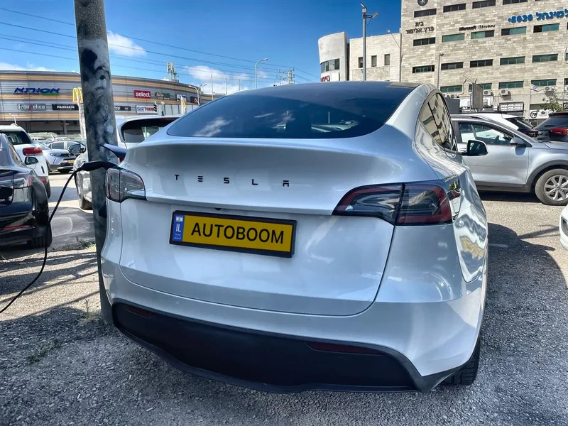 Tesla Model Y 2nd hand, 2023, private