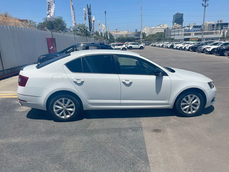 סקודה אוקטביה יד 2 רכב, 2020, פרטי