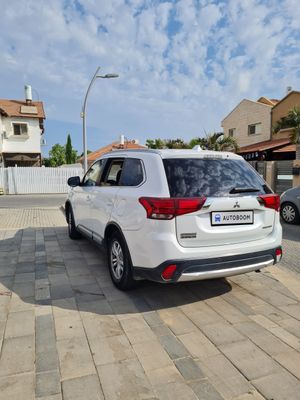 מיצובישי אאוטלנדר יד 2 רכב, 2016, פרטי
