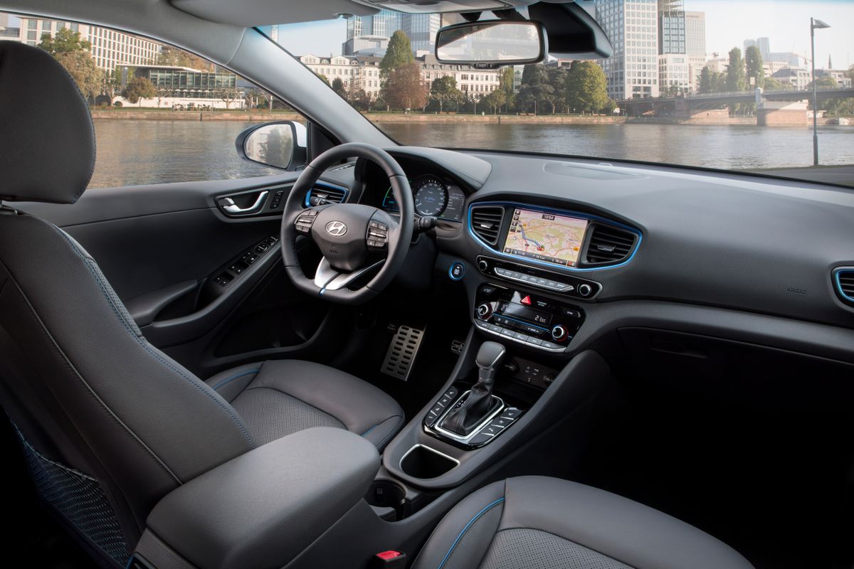 Hyundai IONIQ 2016. Siéges avants. Liftback, 1 génération