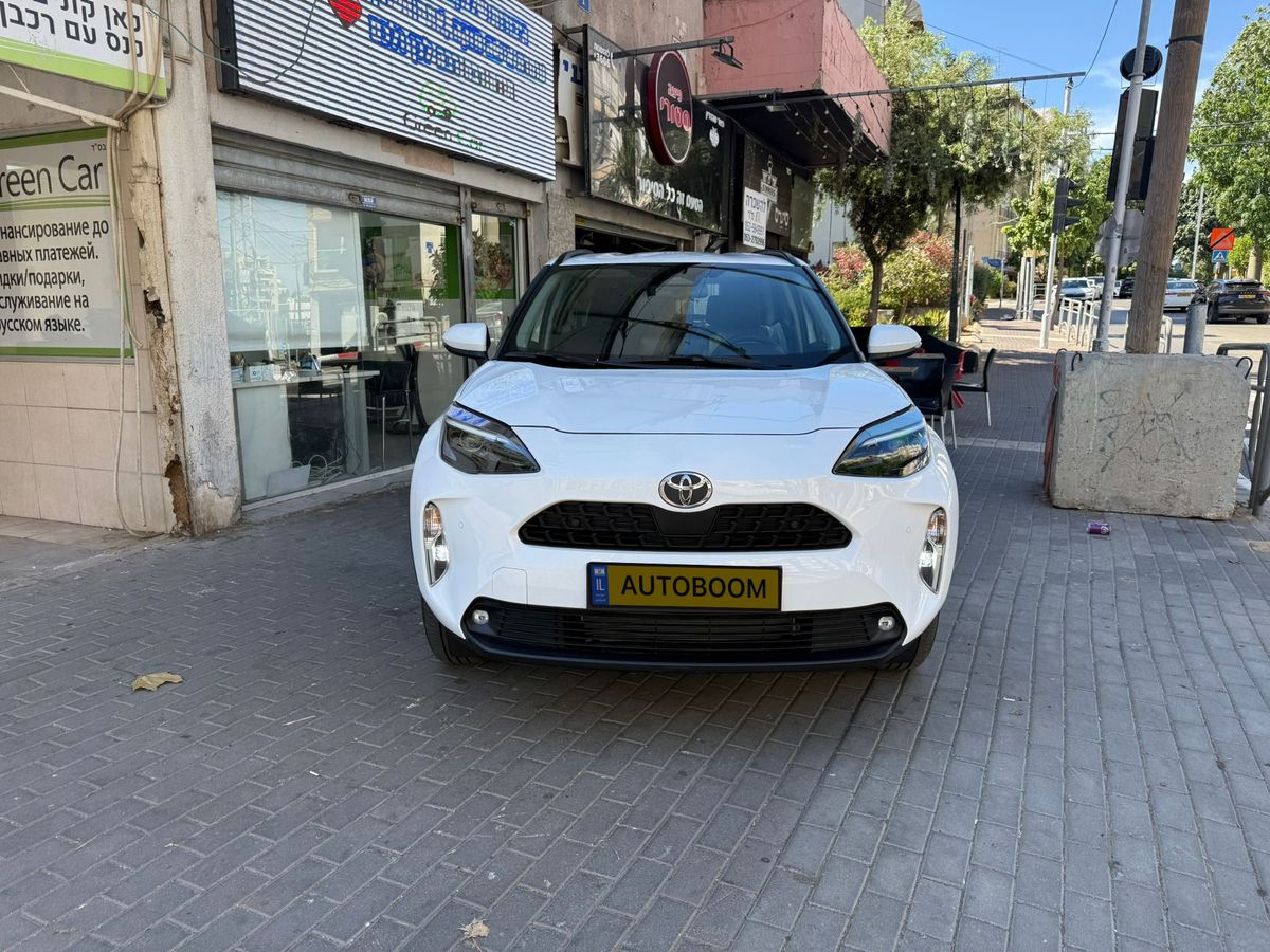 Toyota Yaris Cross new car, 2026