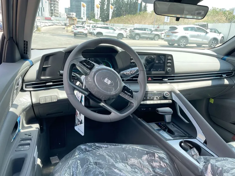 Hyundai Elantra new car, 2024