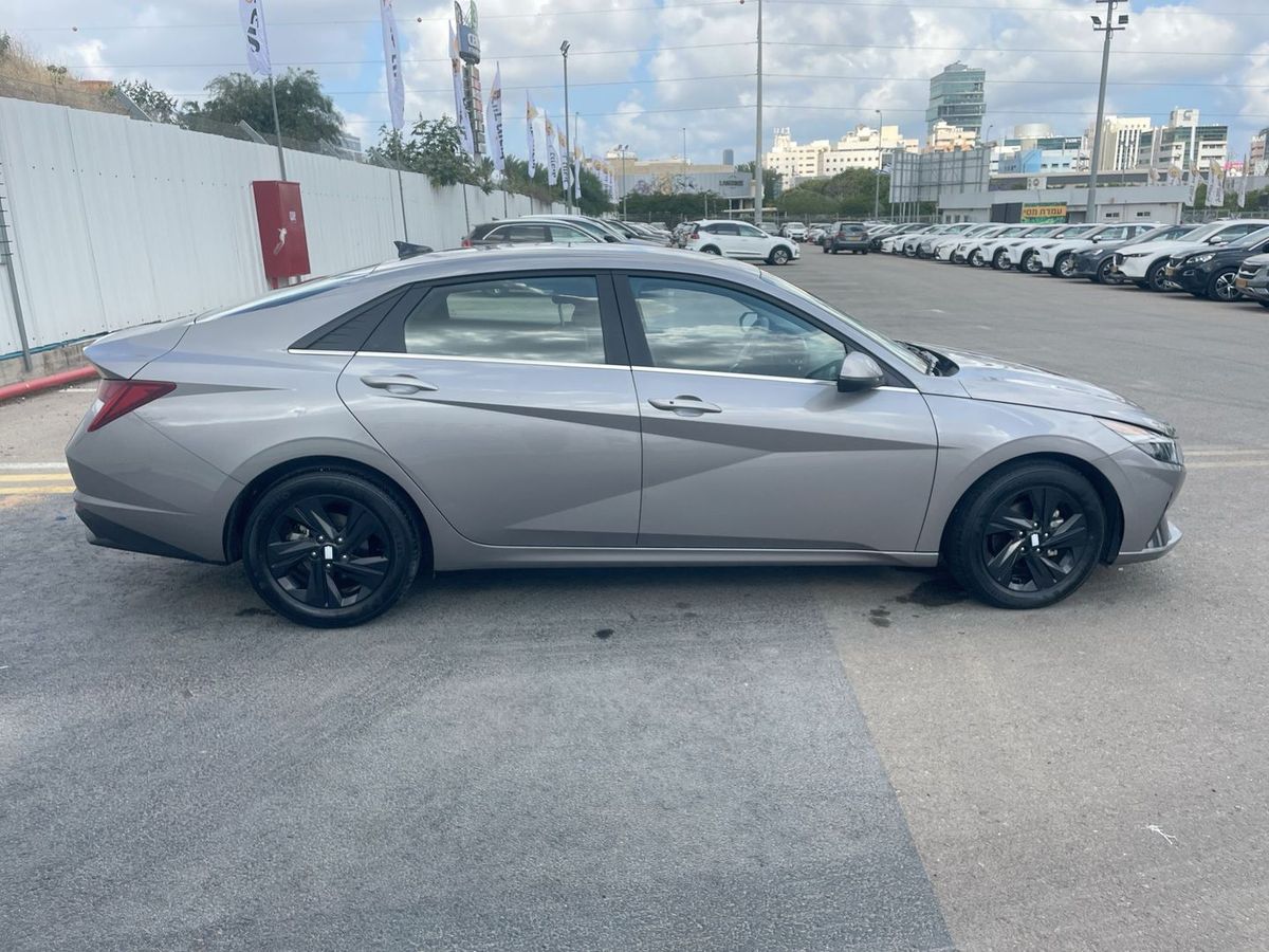 Hyundai Elantra 2nd hand, 2023