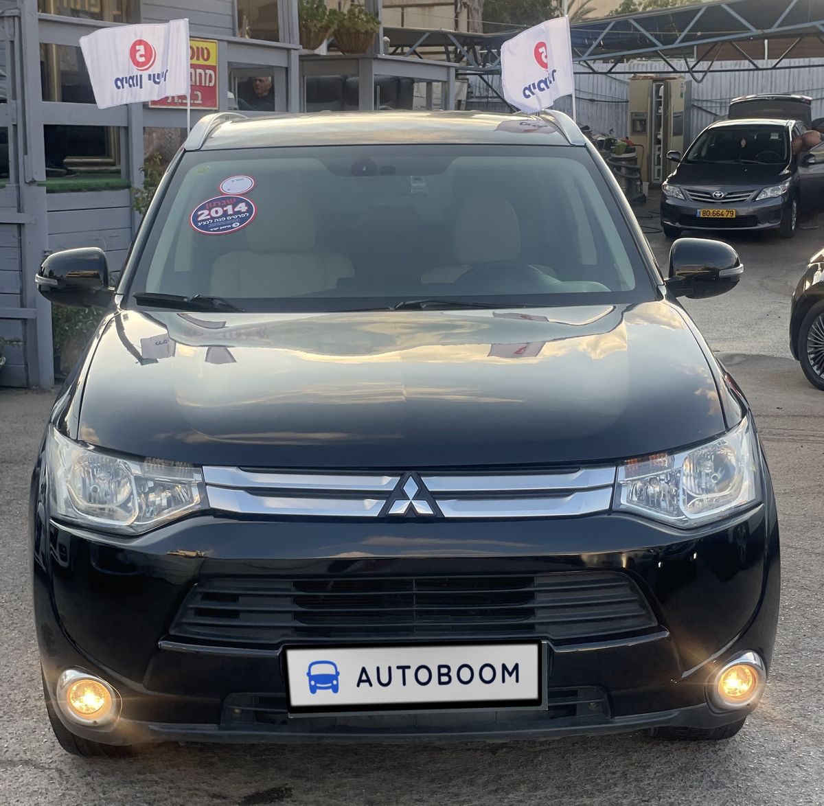 Mitsubishi Outlander 2nd hand, 2014
