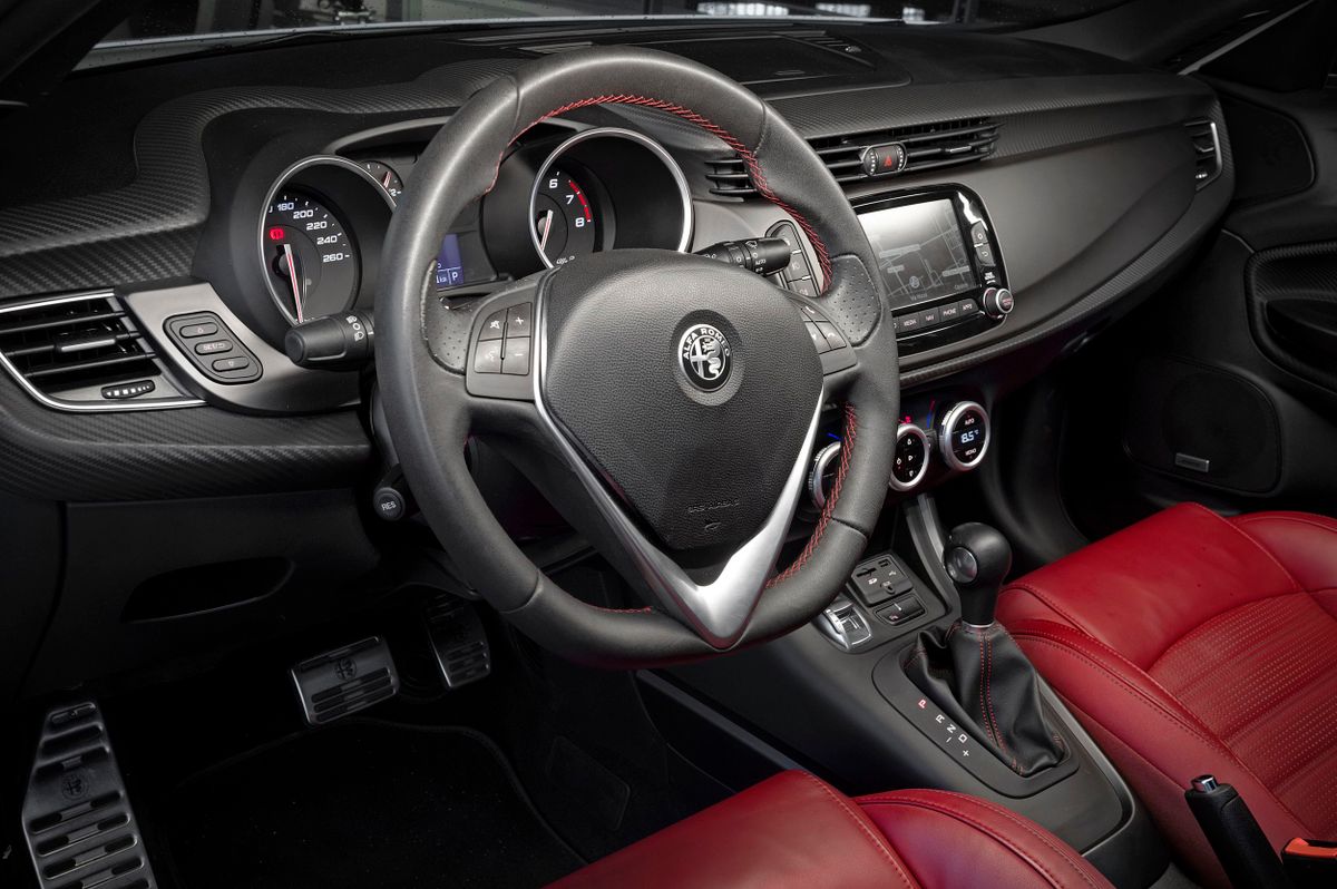 Alfa Romeo Giulietta 2016. Front seats. Hatchback 5-door, 3 generation, restyling