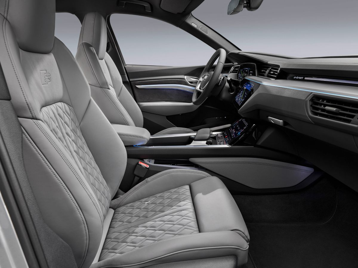 أودي Q8 Sportback e-tron ‏2019. المقاعد الأمامية. SUV كوبيه, 1 الجيل