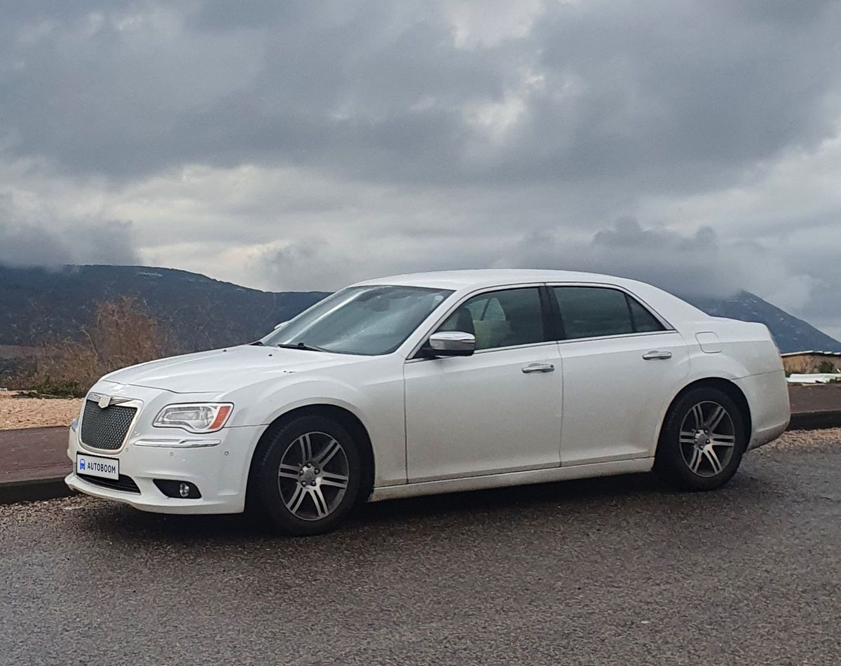 Chrysler 300C 2nd hand, 2013, private hand