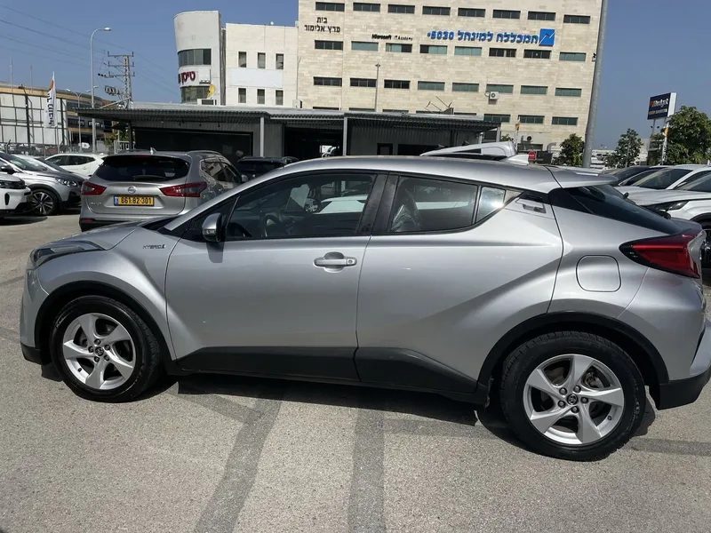 Toyota C-HR 2nd hand, 2017, private hand