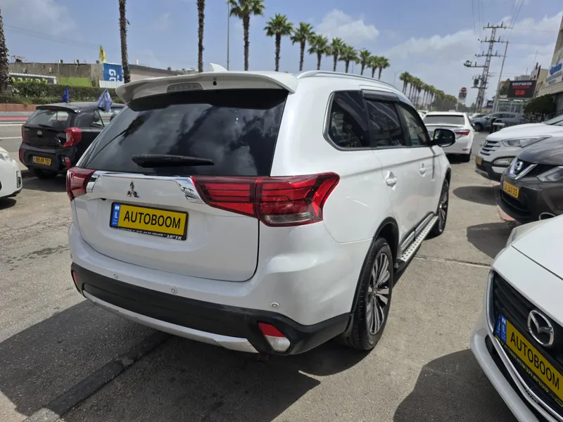 מיצובישי אאוטלנדר יד 2 רכב, 2019, פרטי