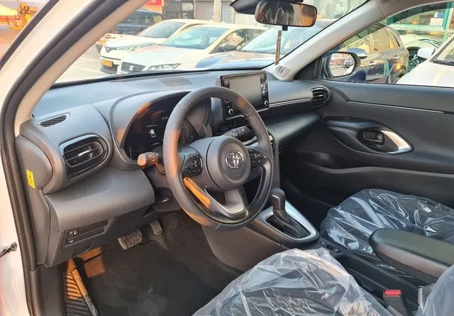 Toyota Yaris Cross новый, 2023