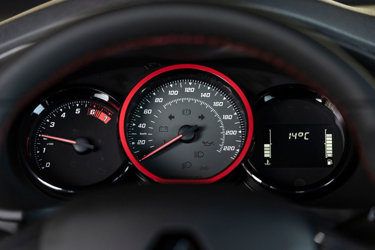 Рено Сандеро RS 2019. Панель приборов. Хэтчбек 5 дв., 1 поколение, рестайлинг 1