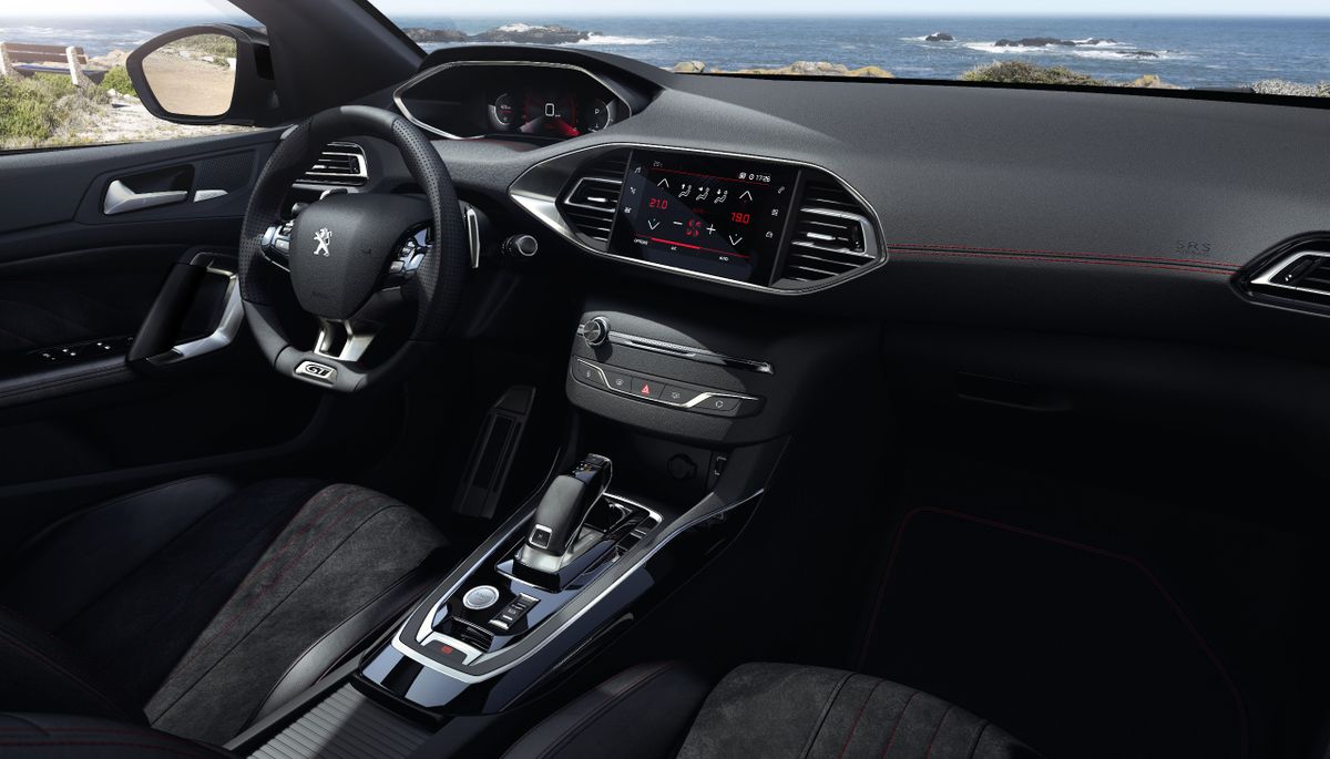 Peugeot 308 2017. Siéges avants. Hatchback 5-portes, 2 génération, restyling