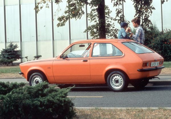 אופל קאדט 1973. מרכב, צורה. האצ'בק 3 דלתות, 3 דור