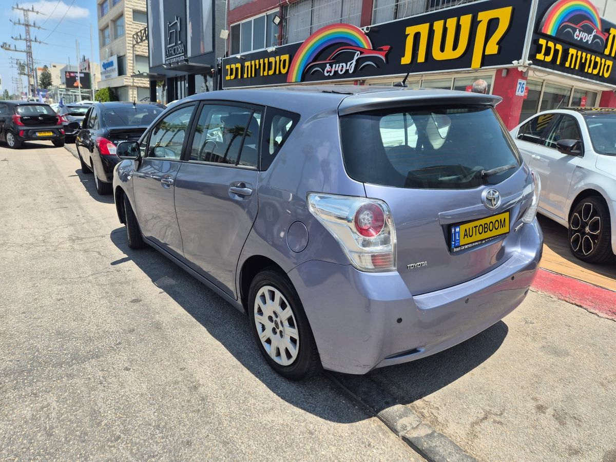 Toyota Verso 2nd hand, 2011