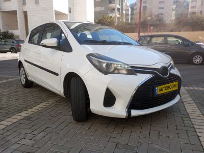 Toyota Yaris, 2015, photo