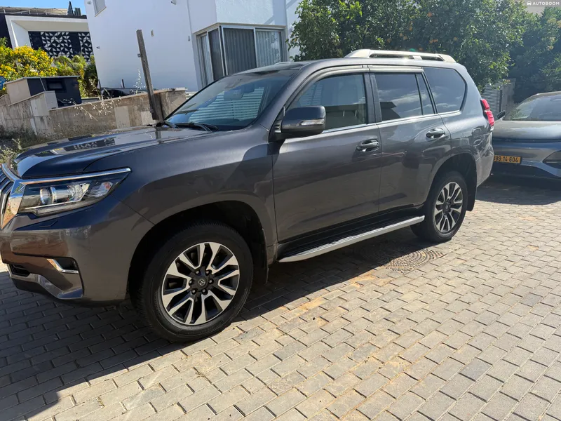 Toyota Land Cruiser Prado 2nd hand, 2022, private