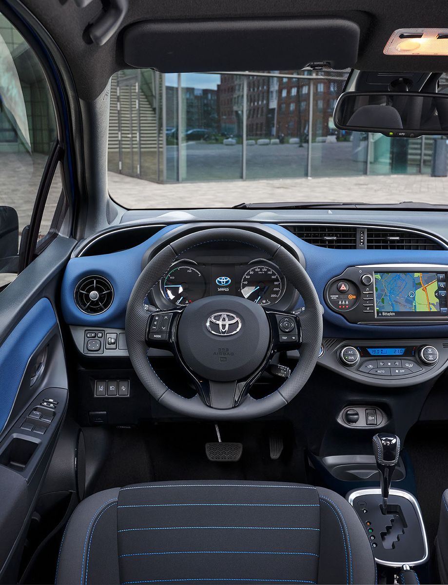 Toyota Yaris 2017. Dashboard. Mini 5-doors, 3 generation, restyling 2