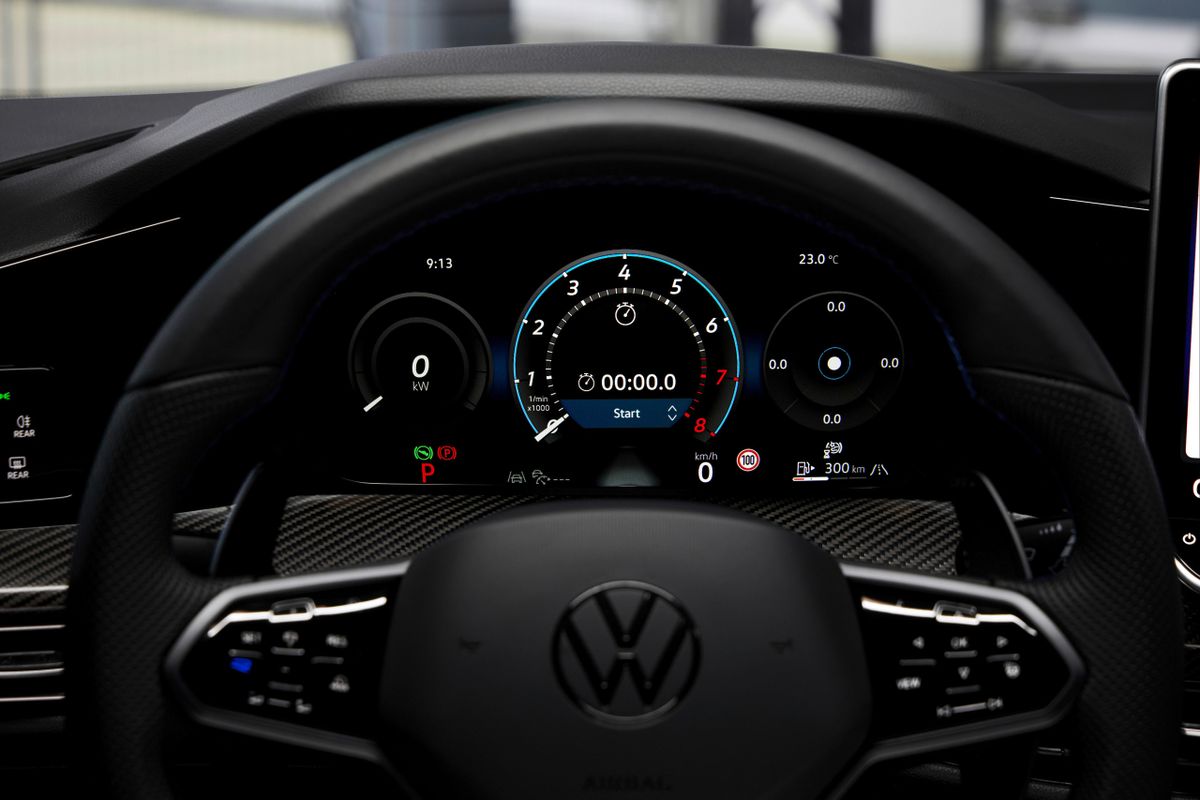 Volkswagen Golf R 2024. Панель приборов. Хэтчбек 5 дв., 8 поколение, рестайлинг