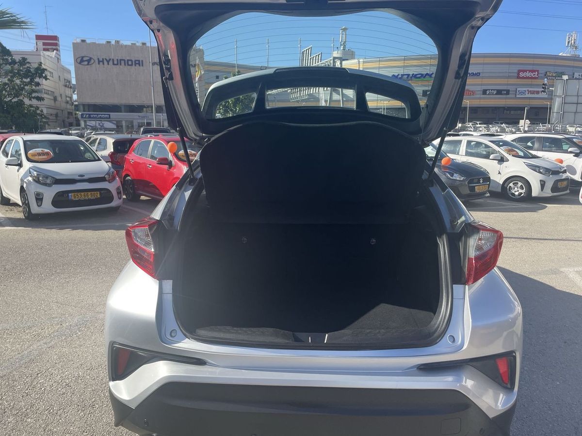 Toyota C-HR 2nd hand, 2017, private hand