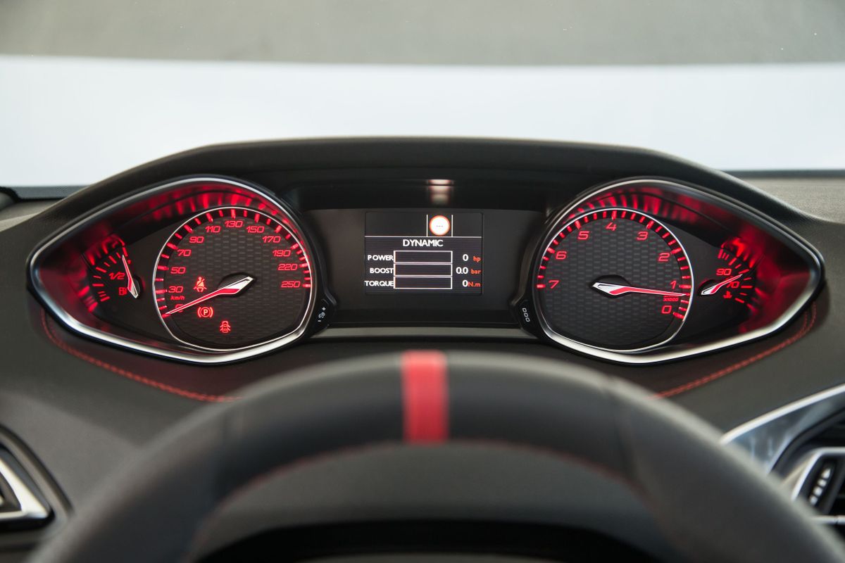 פיג'ו 308 GTi ‏2017. לוח מחוונים. האצ'בק 5 דלתות, 1 דור, שדרוג